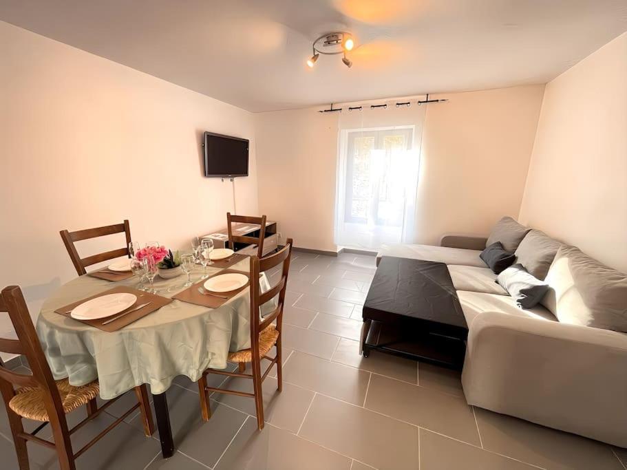 Cherpin Confort Urbain 1Er Etage Roanne Exterior foto